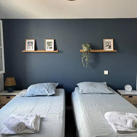 Semesterbostad Maison Typique Au Coeur Du Centre Saint-Gilles-Croix-de-Vie
